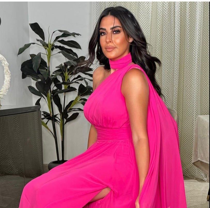 ميرنا نور الدين تبهر متابعيها بأحدث إطلالة لها.. تفاصيل