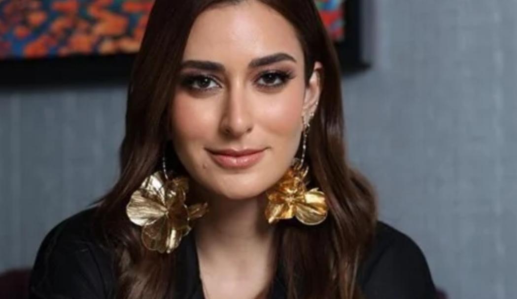 أمينة خليل: 