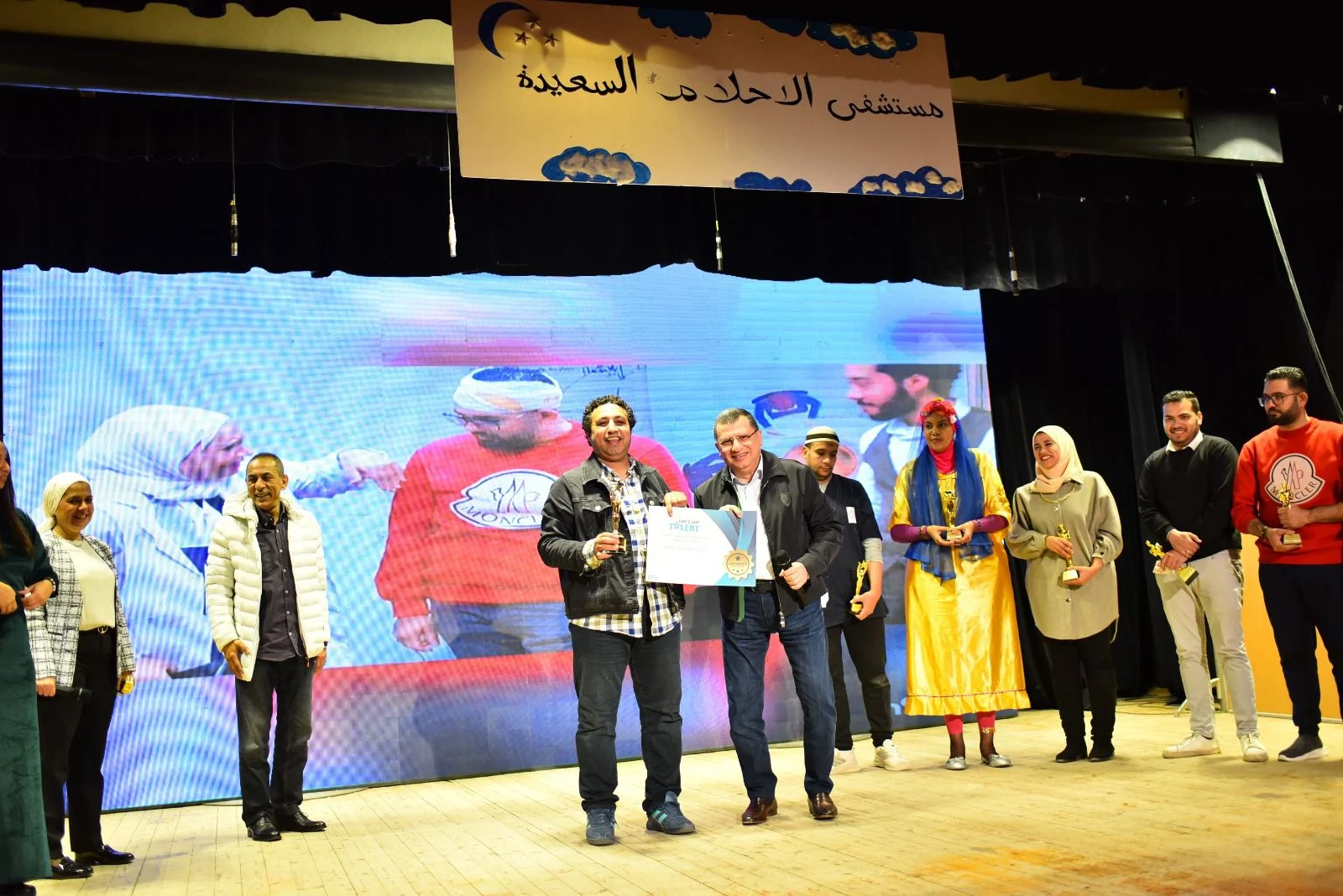 كواليس عرض مسرحية 