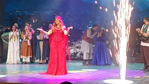 يسرا عن اعتزالها المسرح: الناس فسرت كلامي غلط