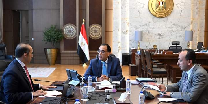 رئيس الوزراء يلتقي وزير الشئون النيابية والقانونية لبحث ملفات الوزارة
