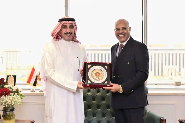وزير العمل يستقبل المدير العام لمنظمة العمل العربية لبحث تعزيز التعاون في الملفات المُشتركة