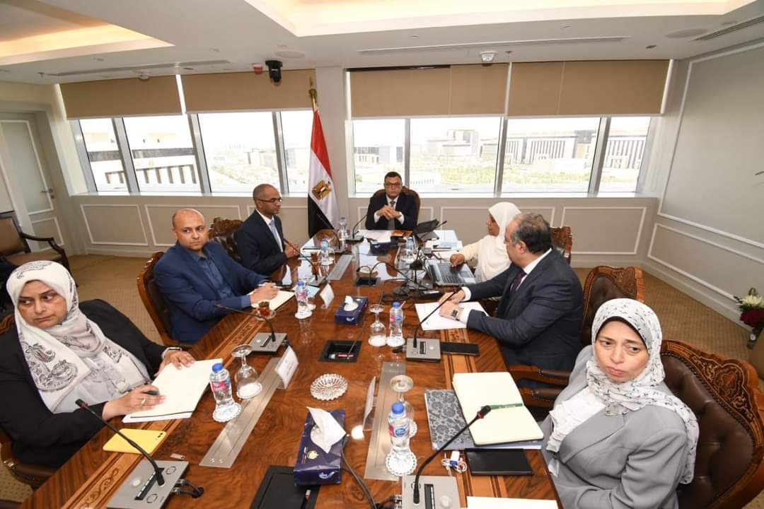 الشربيني يوجه بتوسيع المحتوى والنطاق المكانى للنشرة الشهرية الاسترشادية