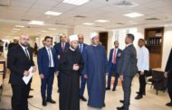 وزير الأوقاف يتابع سير العمل بديوان عام الوزارة ويلتقي كافة الموظفين 