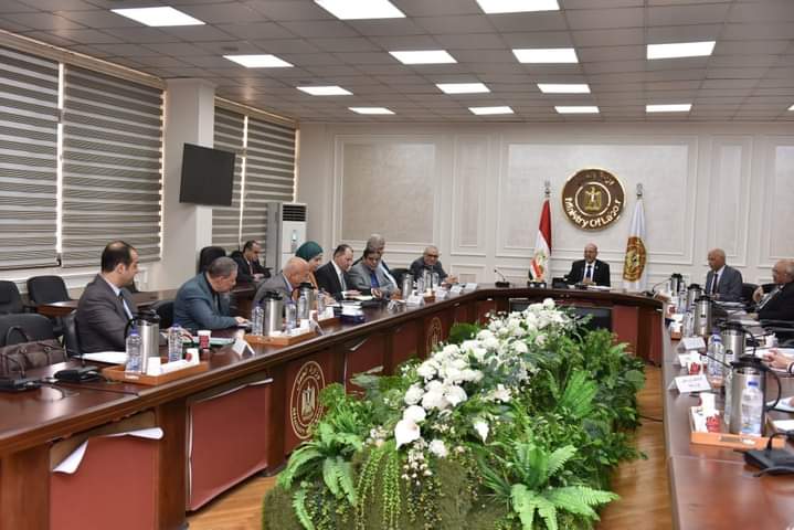 وزير العمل يترأس مجلس إدارة صندوق إعانات الطوارئ للعمال