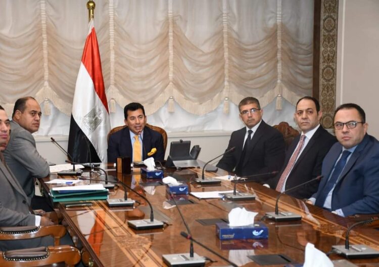 وزير الشباب يُشدد علي مراجعة جميع الإجراءات وضوابط الاستخدام بحمامات السباحة 