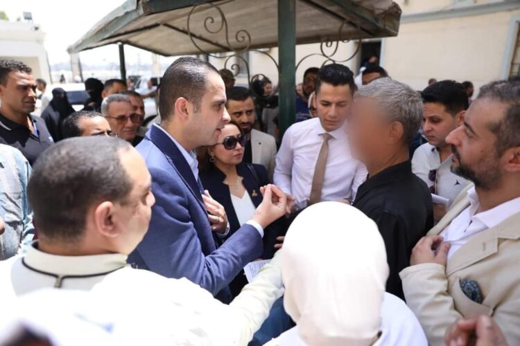 نائب وزير الصحة يؤكد على توفير الأدوية والمستلزمات بالمركز التخصصي للقلب بسوهاج 