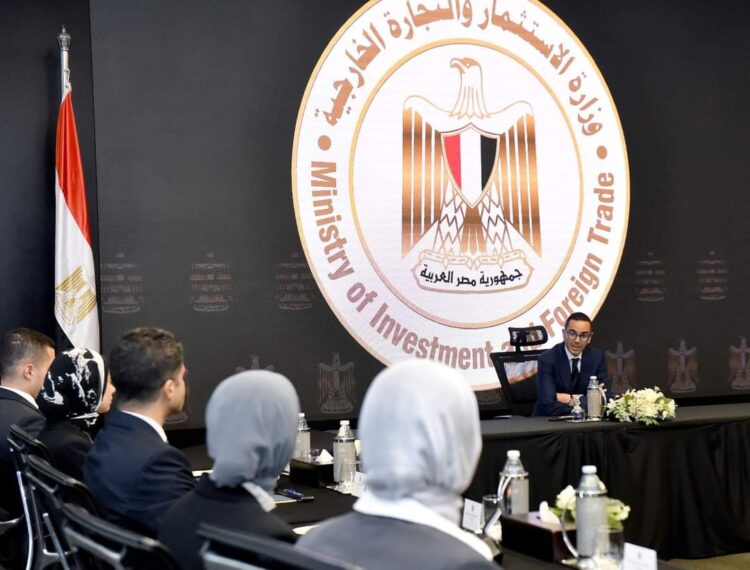 وزير الاستثمار والتجارة يشهد مراسم القسم القانوني لـ 8 من الملحقين التجاريين الجدد