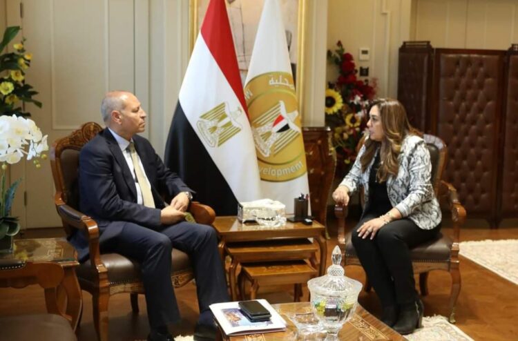 وزيرة التنمية تتابع مع محافظ القاهرة موقف تنفيذ المشروعات الجارية والملفات الخدمية