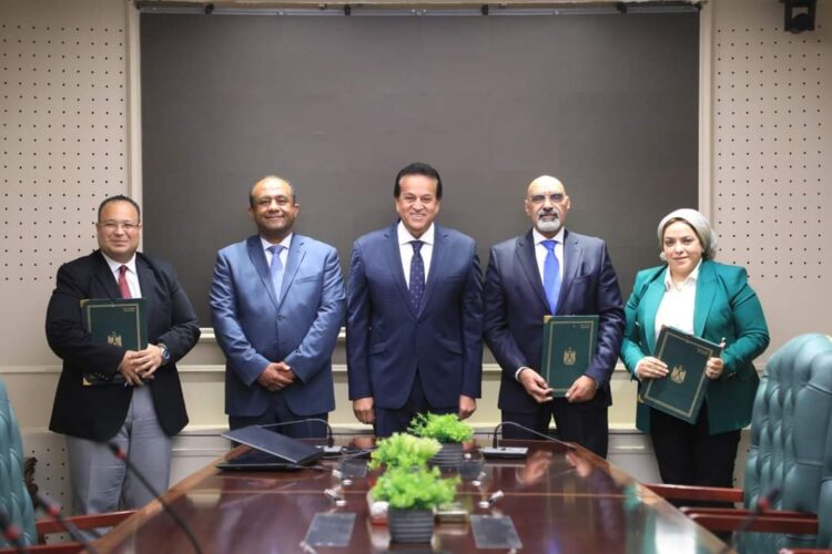 وزير الصحة يشهد إطلاق عيادات مستشفيات قطاع العلاجي وأمانة المراكز لخدمة منتفعي التأمين 