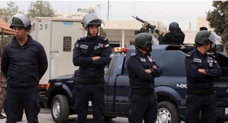 ضبط فتاة لإدارتها كيان تعليمي وهمي في القاهرة