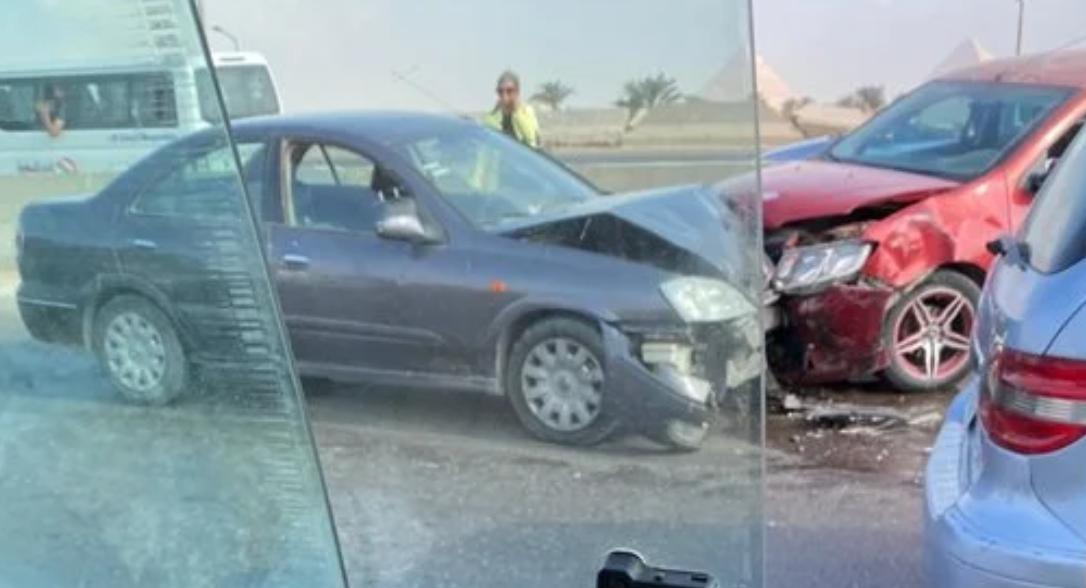 تصادم سيارتين على الطريق السياحي باتجاه أكتوبر