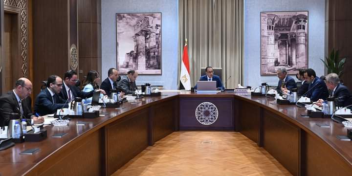 رئيس الوزراء يستعرض مشروعات جديدة مقترحة لتحالف 