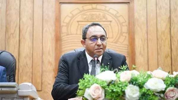 بتكلفة 25 مليون جنيه.. محافظ قنا يوجه بالإنتهاء من أعمال تطوير مجمع المواقف