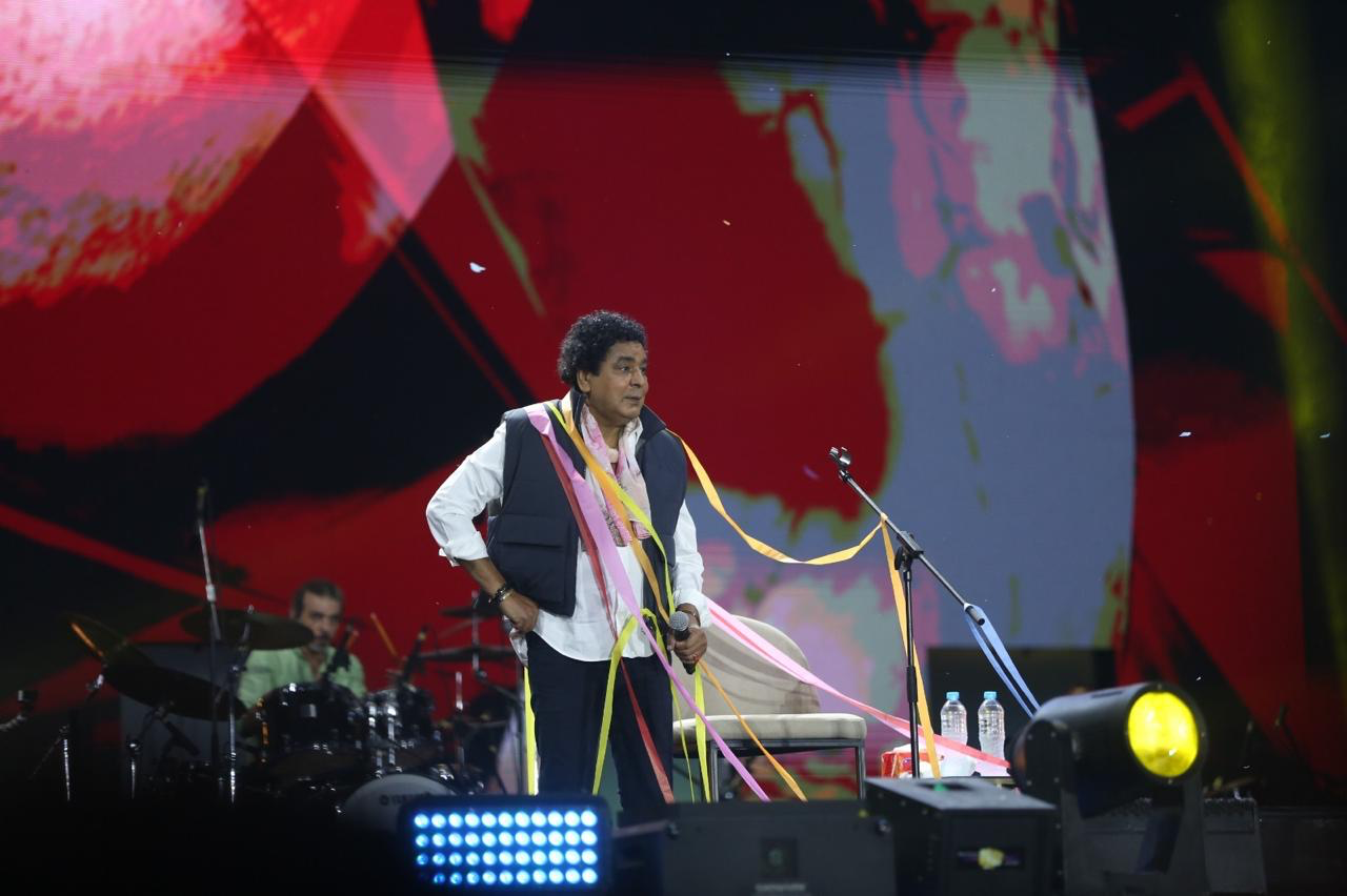 محمد منير يهدي الشعب الفلسطيني أغنية 