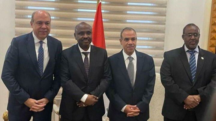 وزيرا الطيران المدني والخارجية يتوجهان إلى جيبوتي ومقديشو على أولى رحلات الشركة الوطنية