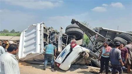 إصابة 5 أشخاص إثر وقوع حادث تصادم سيارتين في القاهرة