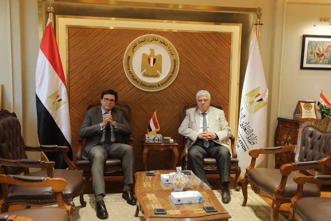 عاشور ووزيرالثقافة يبحثان التعاون المشترك في تعزيز الوعي الثقافي لطلاب الجامعات