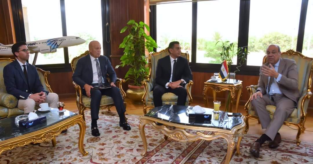 وزير الطيران يبحث سُبل التعاون المشترك مع نائب رئيس المبيعات بمنطقة الشرق الأوسط وتركيا
