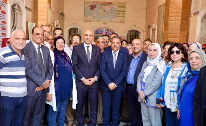 وزير التعليم ومحافظ الشرقية يتفقدان مدرستي 