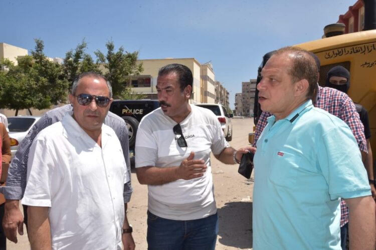 محافظ بورسعيد يتفقد منطقة عمر بن عبد العزيز بحي الزهور