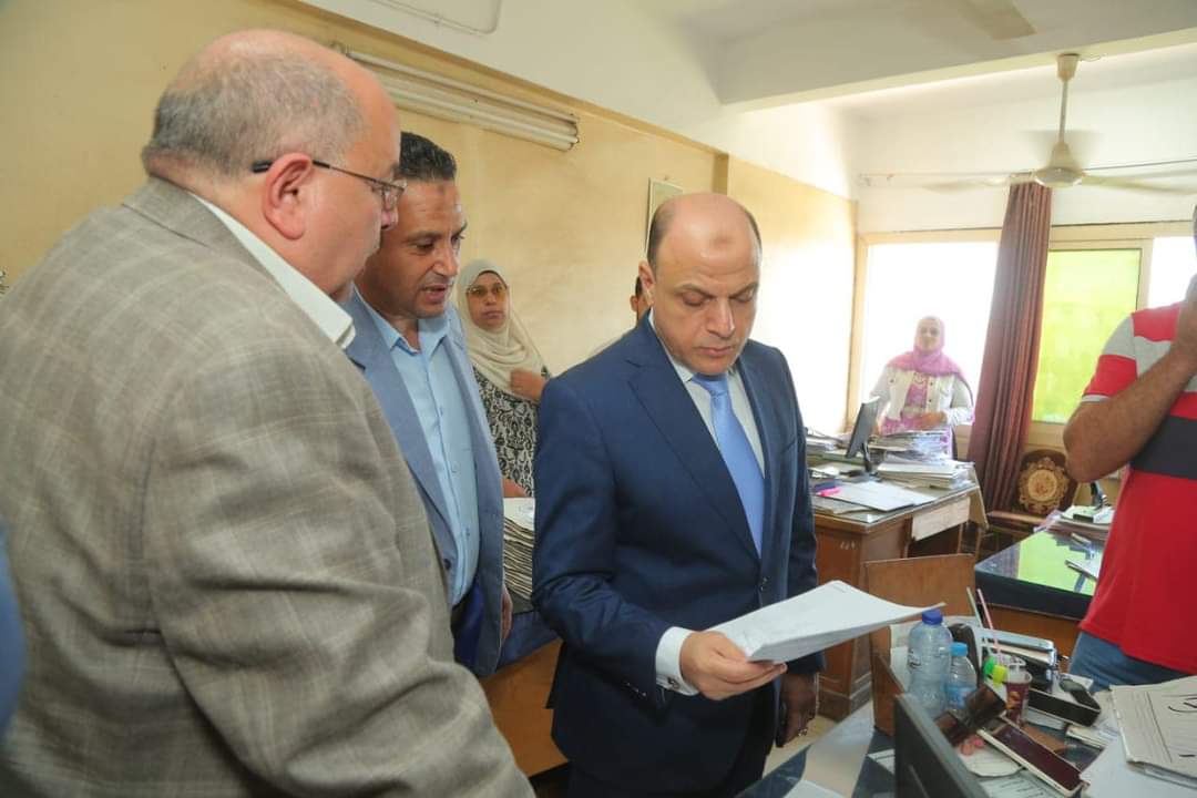 محافظ كفر الشيخ يوجه بتطوير الأنظمة خلال تفقده لإدارات الديوان العام