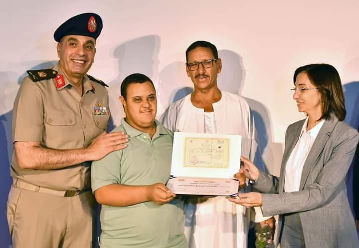 التجنيد والتعبئة تنظم مراسم إنهاء المواقف التجنيدية لأبناء الوطن من ذوى الهمم وكبار السن