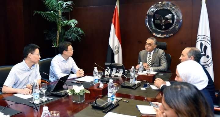 شركة جيانجسو ليانفا الصينية للنسيج تبحث تأسيس مجمع متكامل للغزل والنسيج في مصر