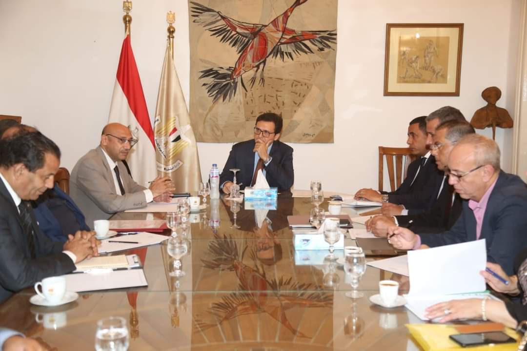 أحمد هنو يجتمع مع رؤساء أقاليم قصور الثقافة لمناقشة استعدادات إطلاق مشروع 