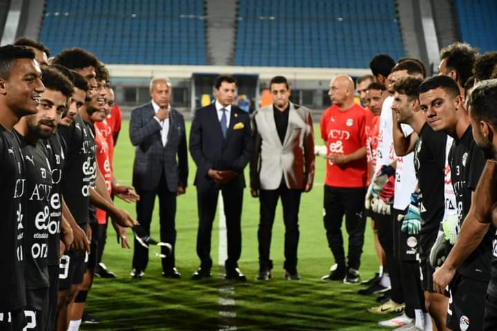 وزير الرياضة يدعم المنتخب الوطني قبل مواجهة الرأس الأخضر في تصفيات الأمم الأفريقية