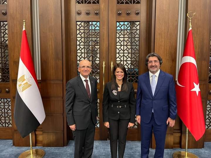 وزيرة التخطيط تلتقى وزيري النقل والبنية التحتية والمالية والخزانة بتركيا