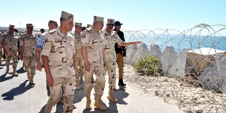 رئيس أركان حرب القوات المسلحة يتفقد الإرتكازات الأمنية بمدينة رفح