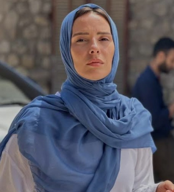 بإطلالة مختلفة.. إيمان العاصي بالحجاب في مسلسل 