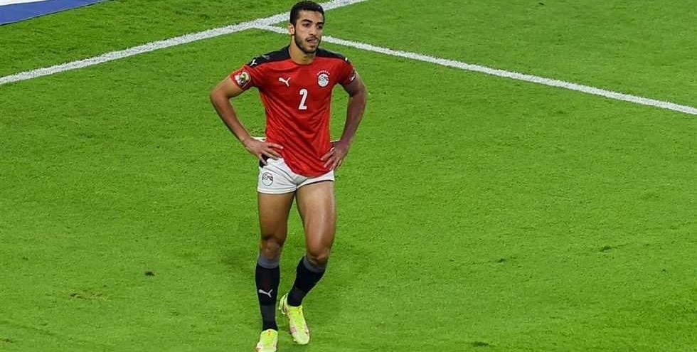 خروج محمد عبد المنعم من أرضية ملعب لقاء مصر وموريتانيا مصابًا