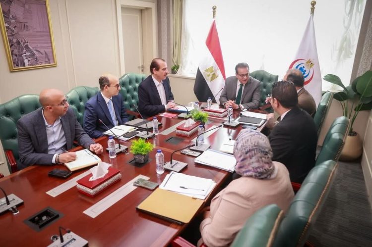 وزير الصحة ورئيس هيئة سلامة الغذاء يبحثان الاشتراطات الخاصة بسلامة المنتجات الغذائية