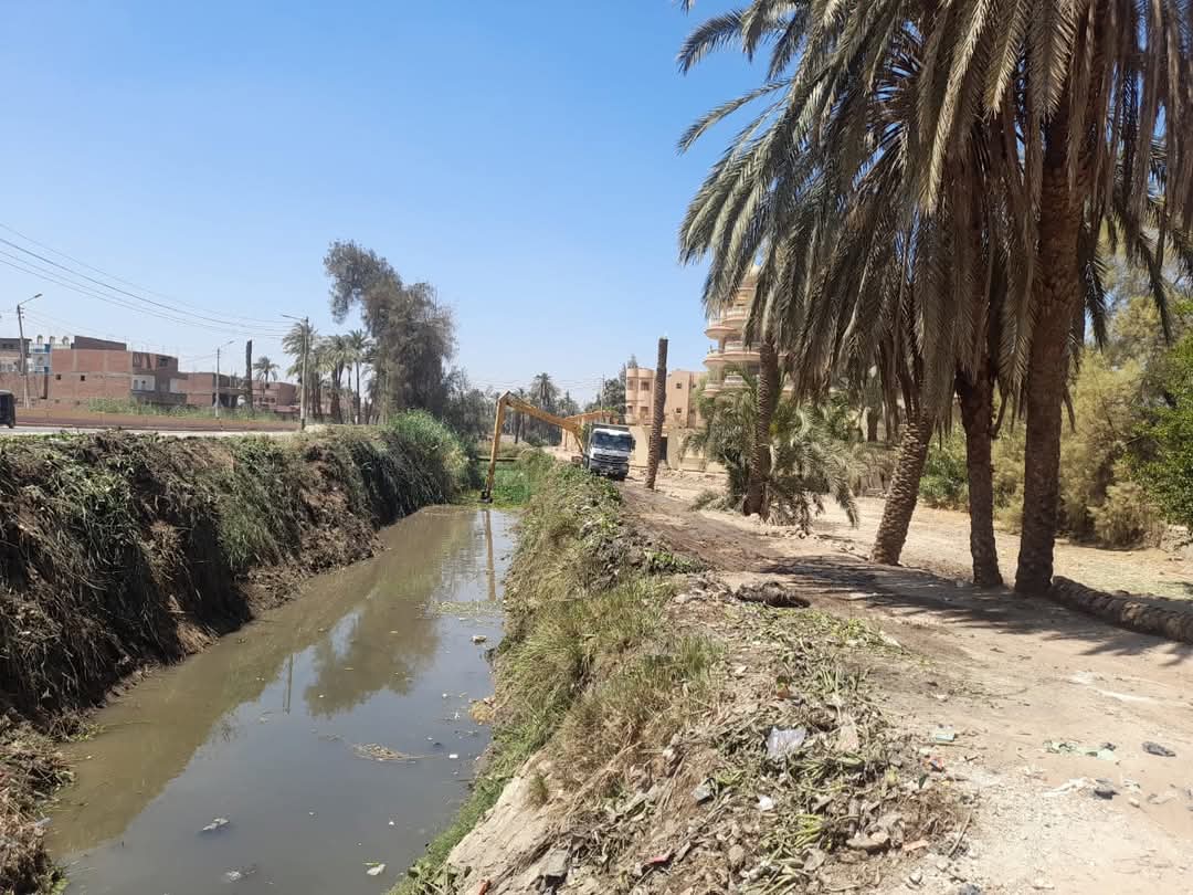 محافظ أسيوط يوجه باستمرار تطهير ترعة مجريس بصدفا لضمان وصول المياه وتحقيق أقصى استفادة للمزارعين