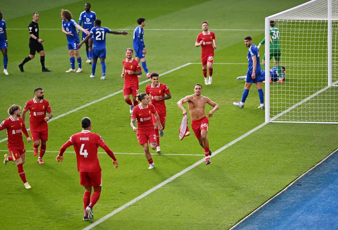 الحسم في الأنفيلد، ليفربول على بعد خطوة من لقب الدوري الإنجليزي