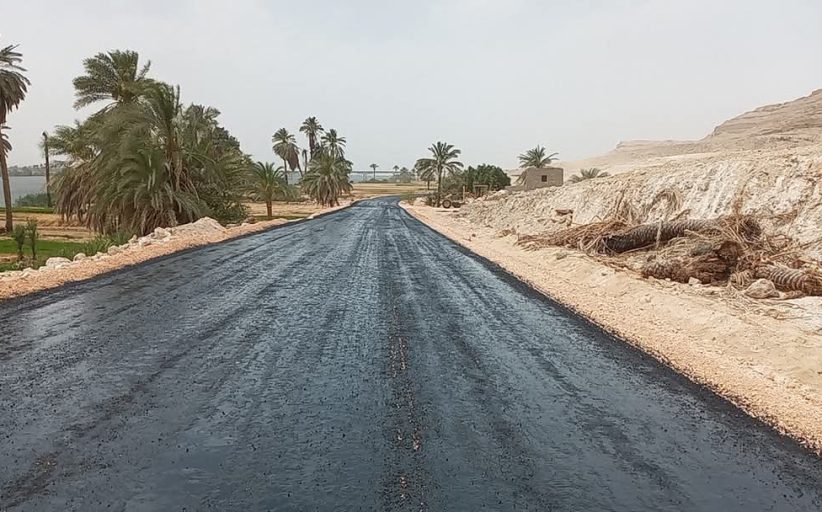 محافظ أسيوط يعلن البدء في رصف طريق دير القصير بطول 5 كم