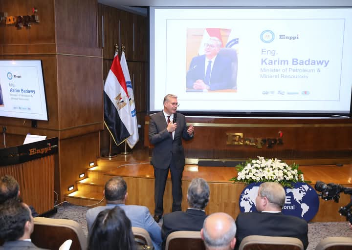 وزير البترول يشهد حفل ختام برنامج محاكاة الصناعة 