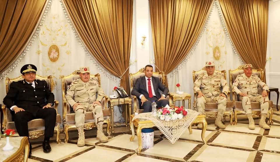 محافظ السويس يشهد احتفالية الجيش الثالث الميداني لتكريم أسر الشهداء ومصابي العمليات الحربية