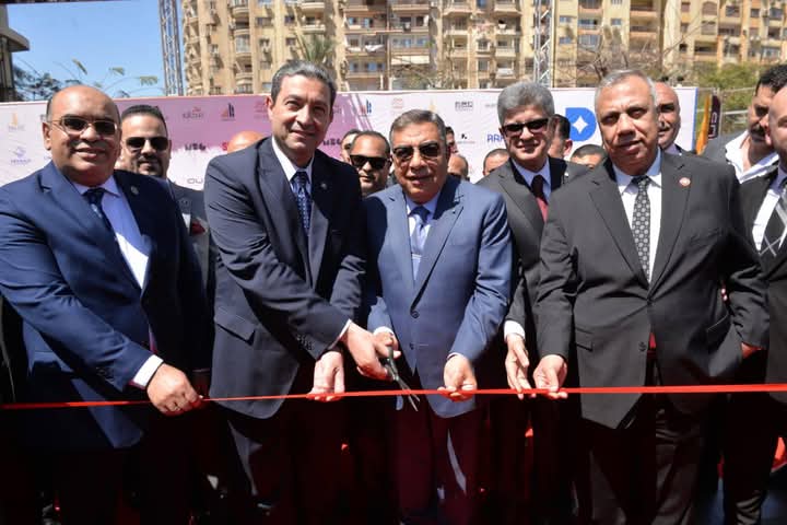 محافظا دمياط والدقهلية يفتتحان معرض 