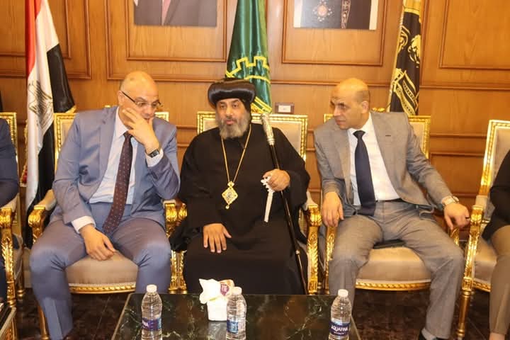 محافظ القليوبية يهنئ الأقباط بعيد القيامة ويؤكد أن شعب مصر نسيج واحد لا يعرف الفرقة