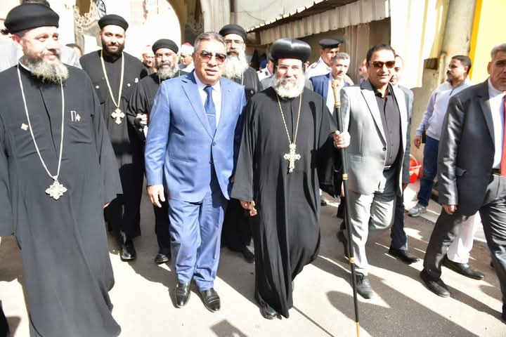 محافظ الدقهلية يقدم التهنئة بعيد القيامة المجيد بمطرانية ميت غمر ودقادوس