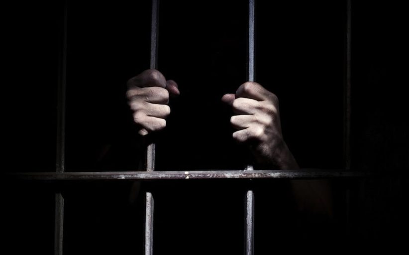 المؤبد لشخص بتهمة استعراض القوة وإحراز سلاح ناري بسوهاج