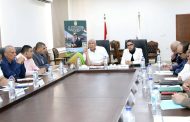 محافظ الوادي الجديد يوجه بتيسير إجراءات تملك الأراضي، ودعم الاستثمار الجاد