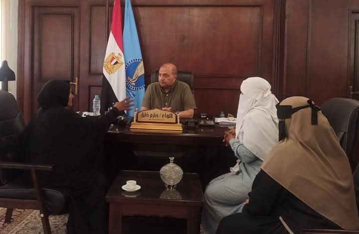 رئيس مدينة رأس علم بالبحر الأحمر يترأس الاجتماع الأسبوعي لحل مشاكل المواطنين