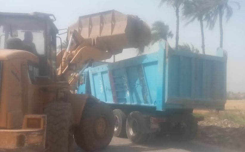 محافظ أسيوط يوجه برفع نواتج تطهير الترع والمصارف بشكل فوري