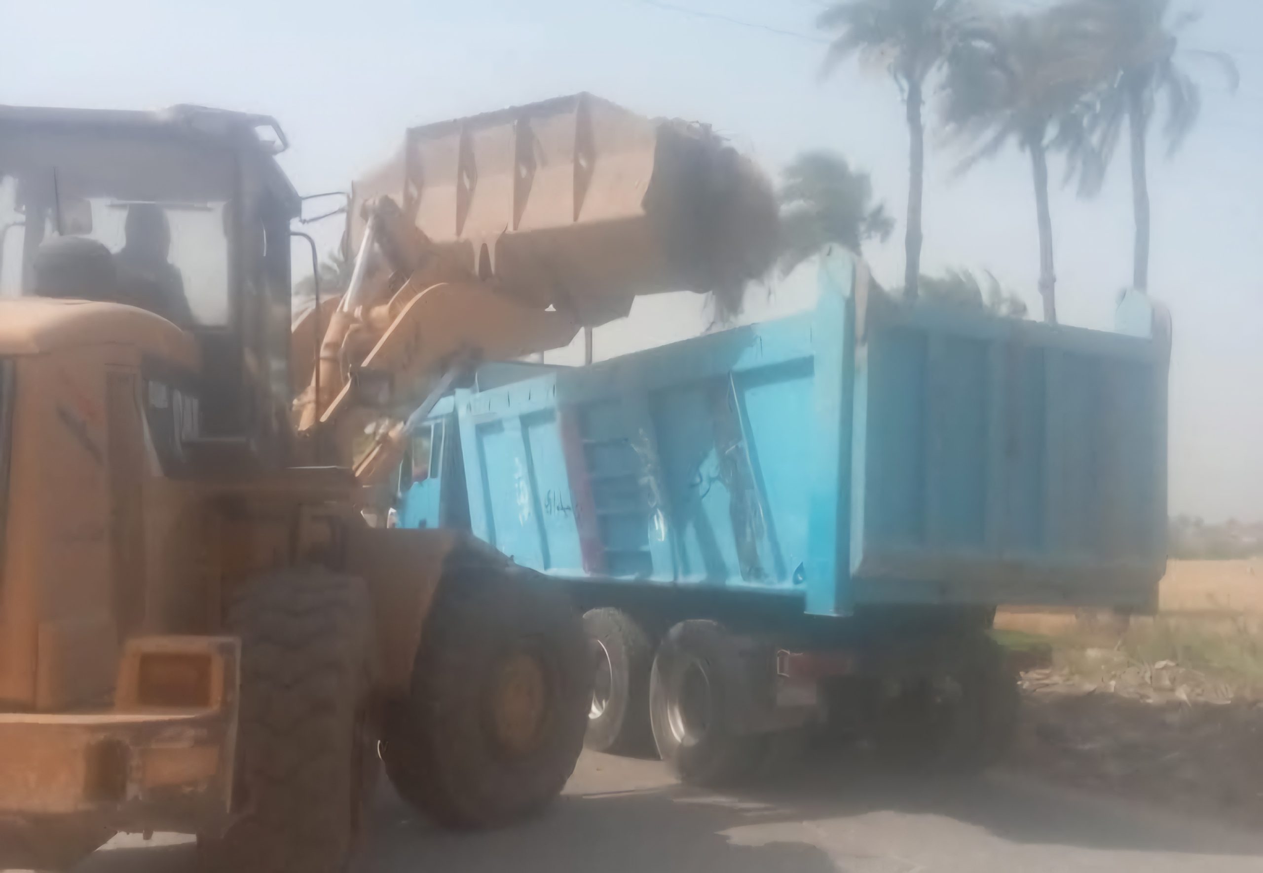 محافظ أسيوط يوجه برفع نواتج تطهير الترع والمصارف بشكل فوري