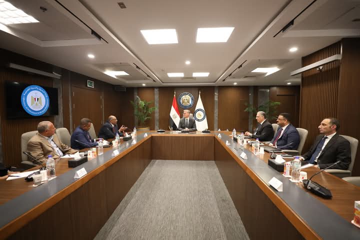 وزير البترول يبحث مع النقابة العامة للمناجم والمحاجر التعاون في تطوير قطاع التعدين