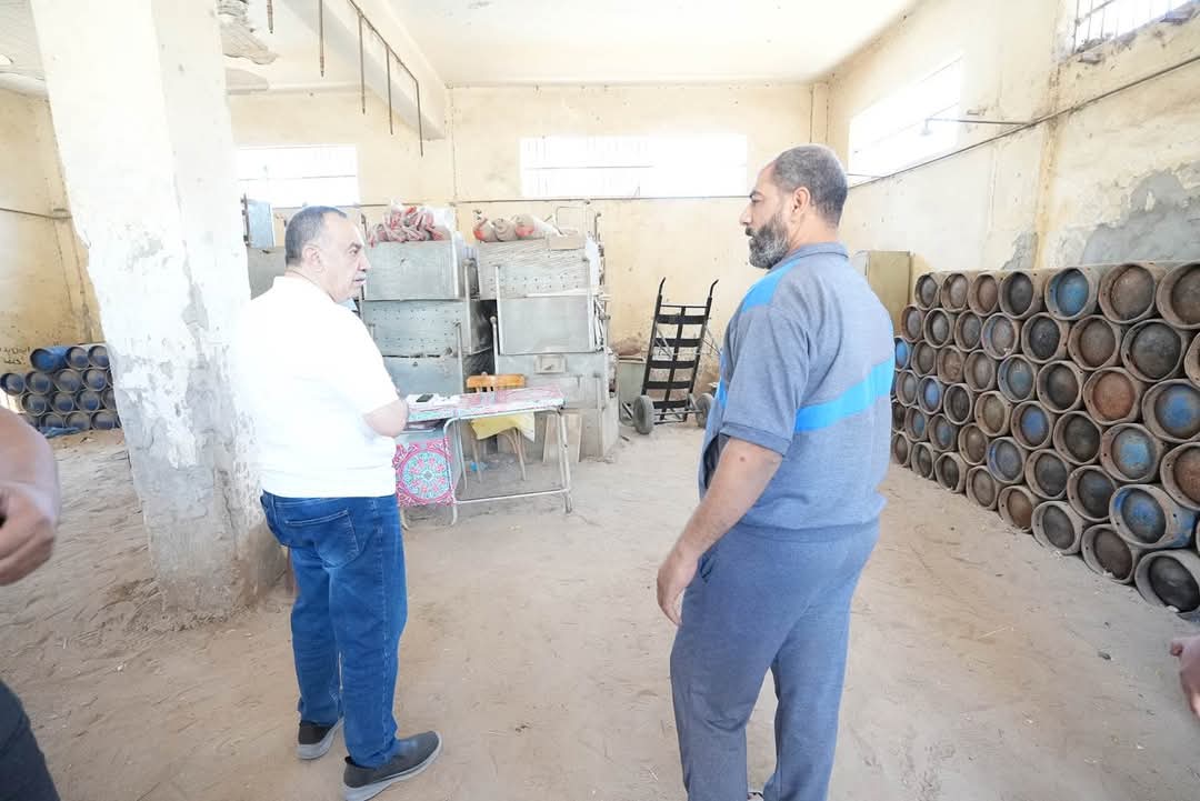 محافظ أسيوط يتفقد مستودع أسطوانات البوتاجاز بالجمعية التعاونية الزراعية
